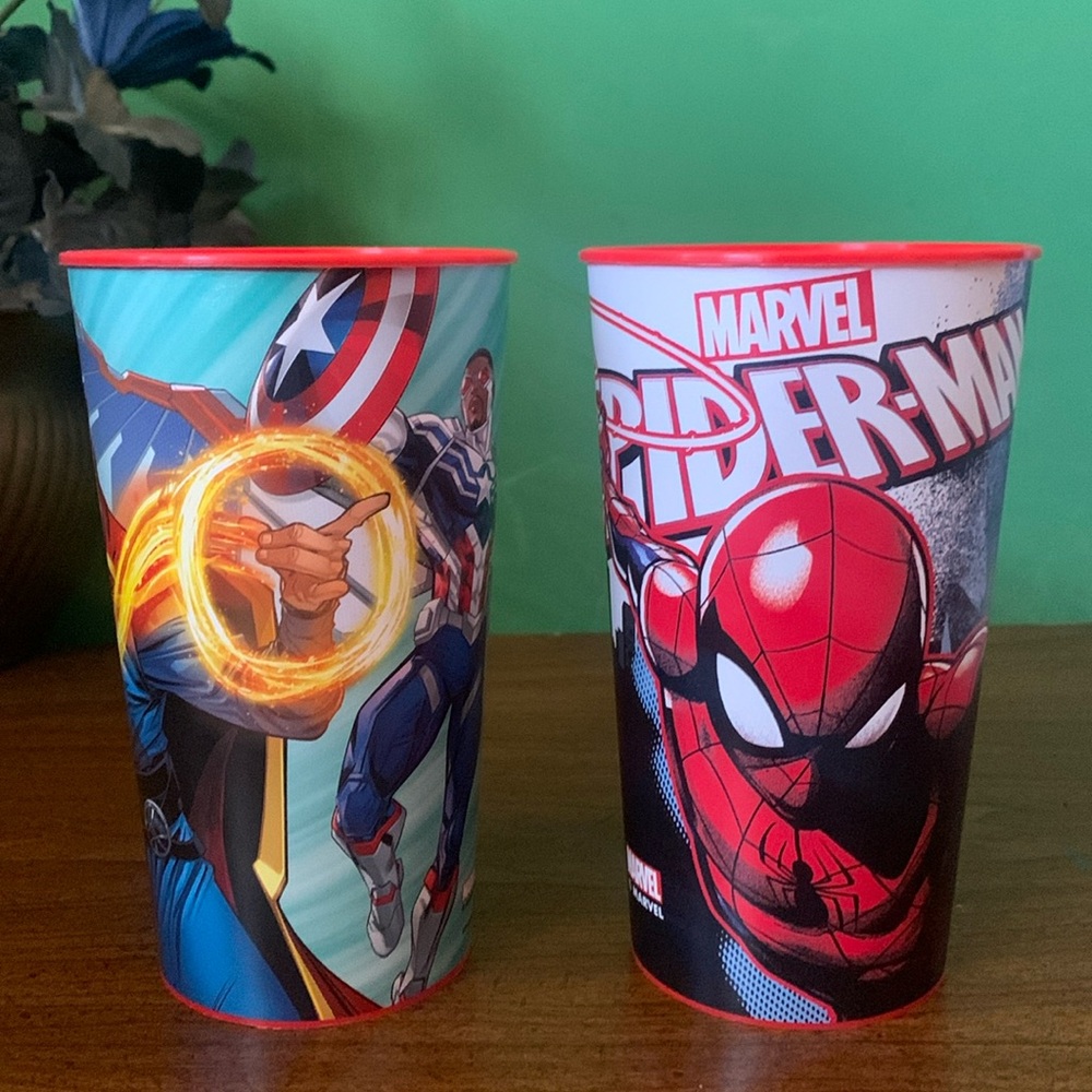 NWT Marvel Heroes Red 22oz Cup Set